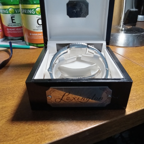 Lexington vintage ladies stainless watch and bracelet set in box - Picture 6 of 7